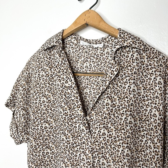 All in Favor Nordstrom Leopard Animal Print Short Sleeve Button Back Top XS - Picture 3 of 8